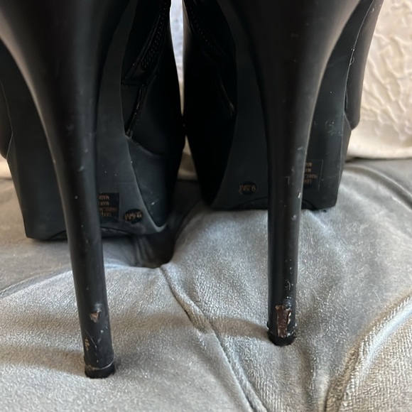 Gianni Bini woman’s ankle peep toe boot - Picture 6 of 6